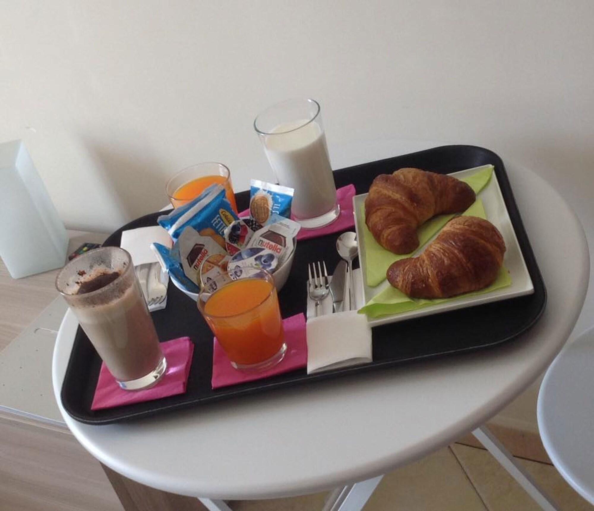 Re Ferdinando Bed & Breakfast Наполи Екстериор снимка